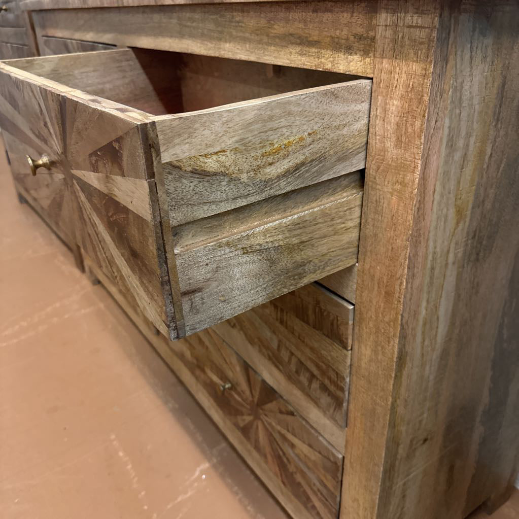 Cameron Dresser C LOWBOYS