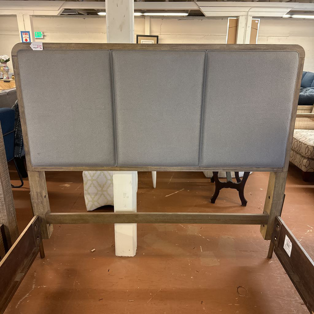 Napa Valley Queen Bed (AS IS) C BED FRAMES