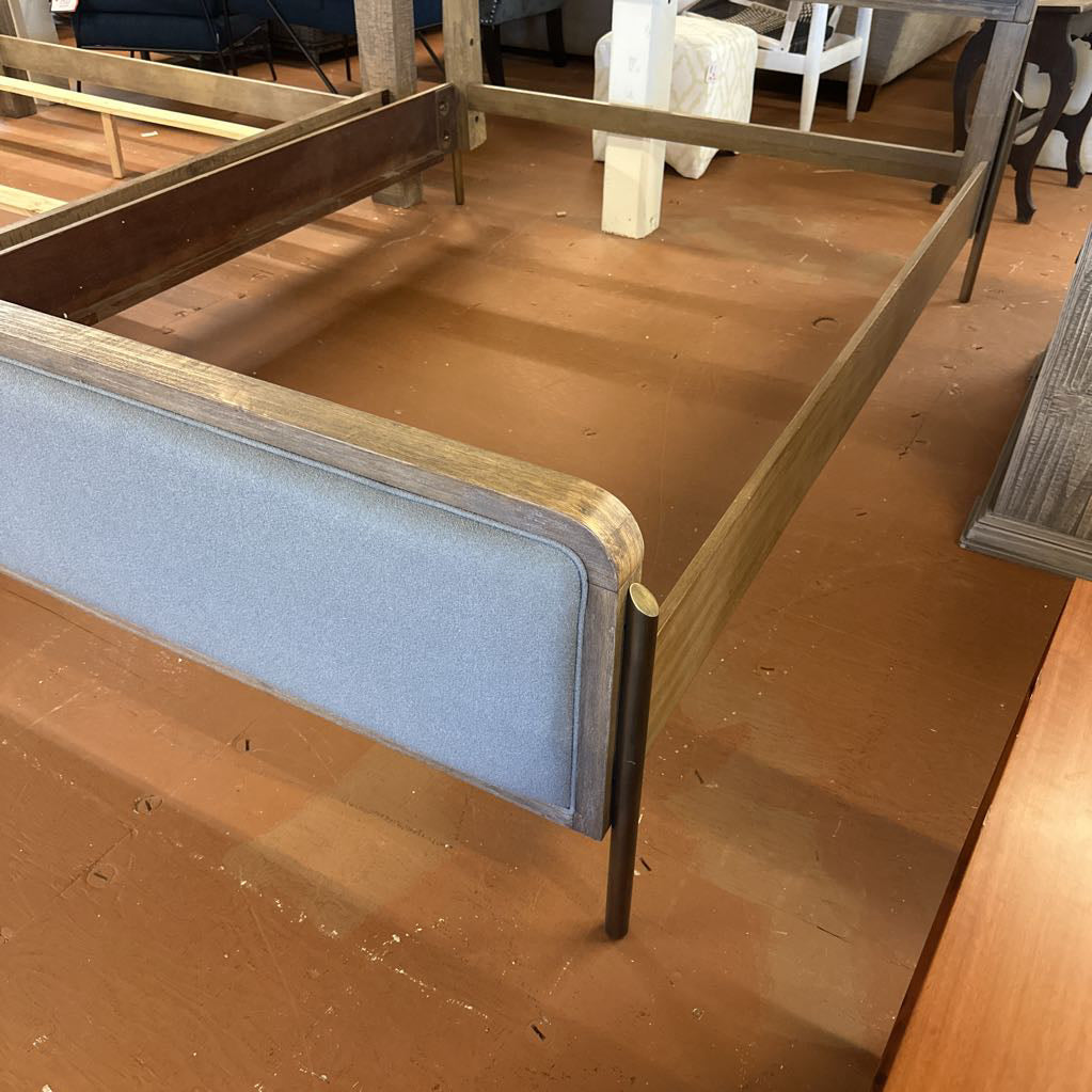 Napa Valley Queen Bed (AS IS) C BED FRAMES