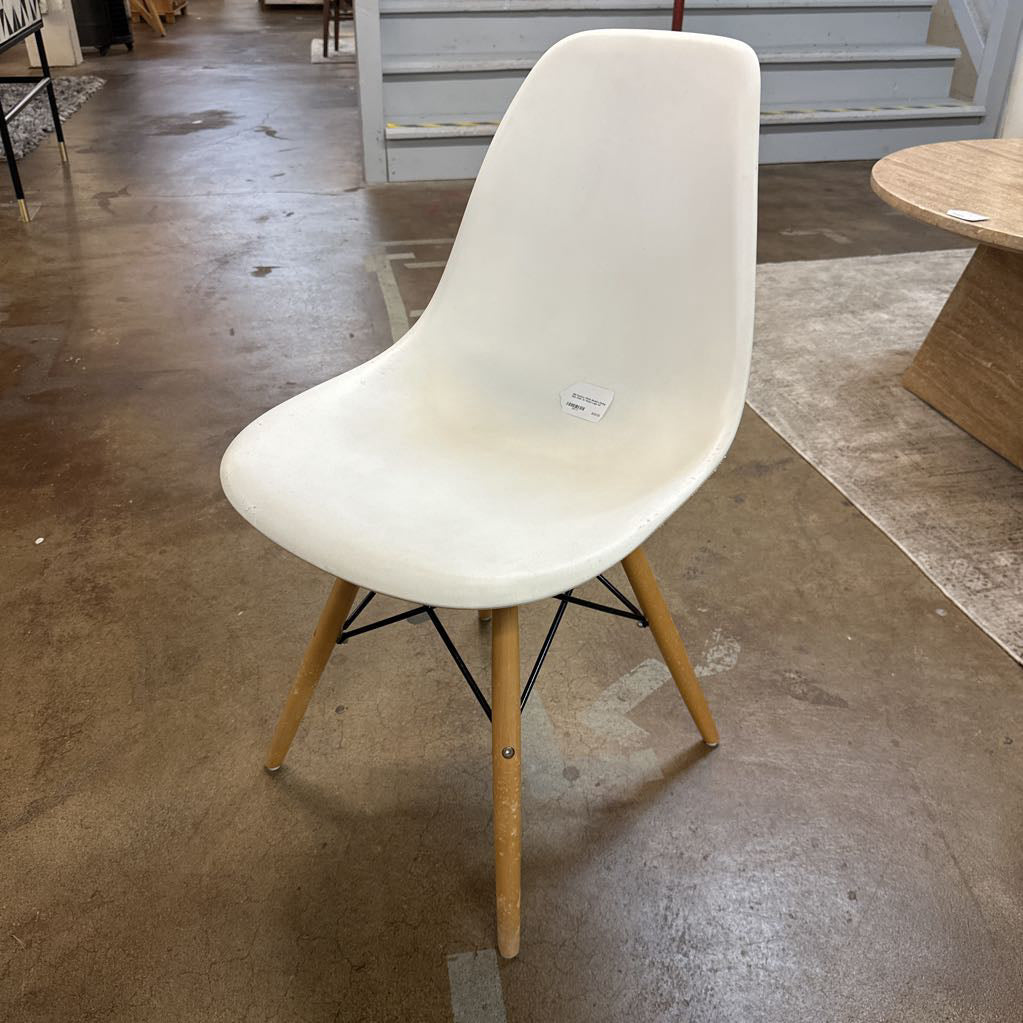 Mid Century White Modern Dining Side Chair w/ Wood Legs C DINING CHAIRS