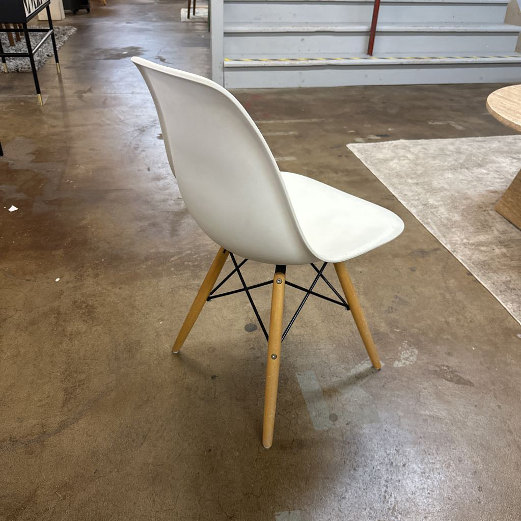 Mid Century White Modern Dining Side Chair w/ Wood Legs C DINING CHAIRS
