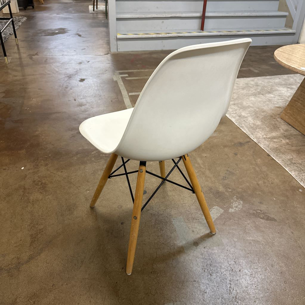 Mid Century White Modern Dining Side Chair w/ Wood Legs C DINING CHAIRS
