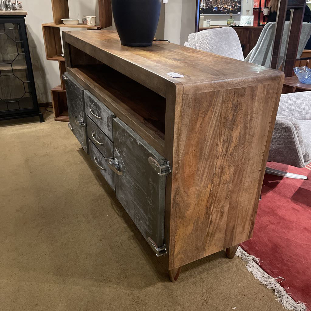Plasma Console C CONSOLE TABLES
