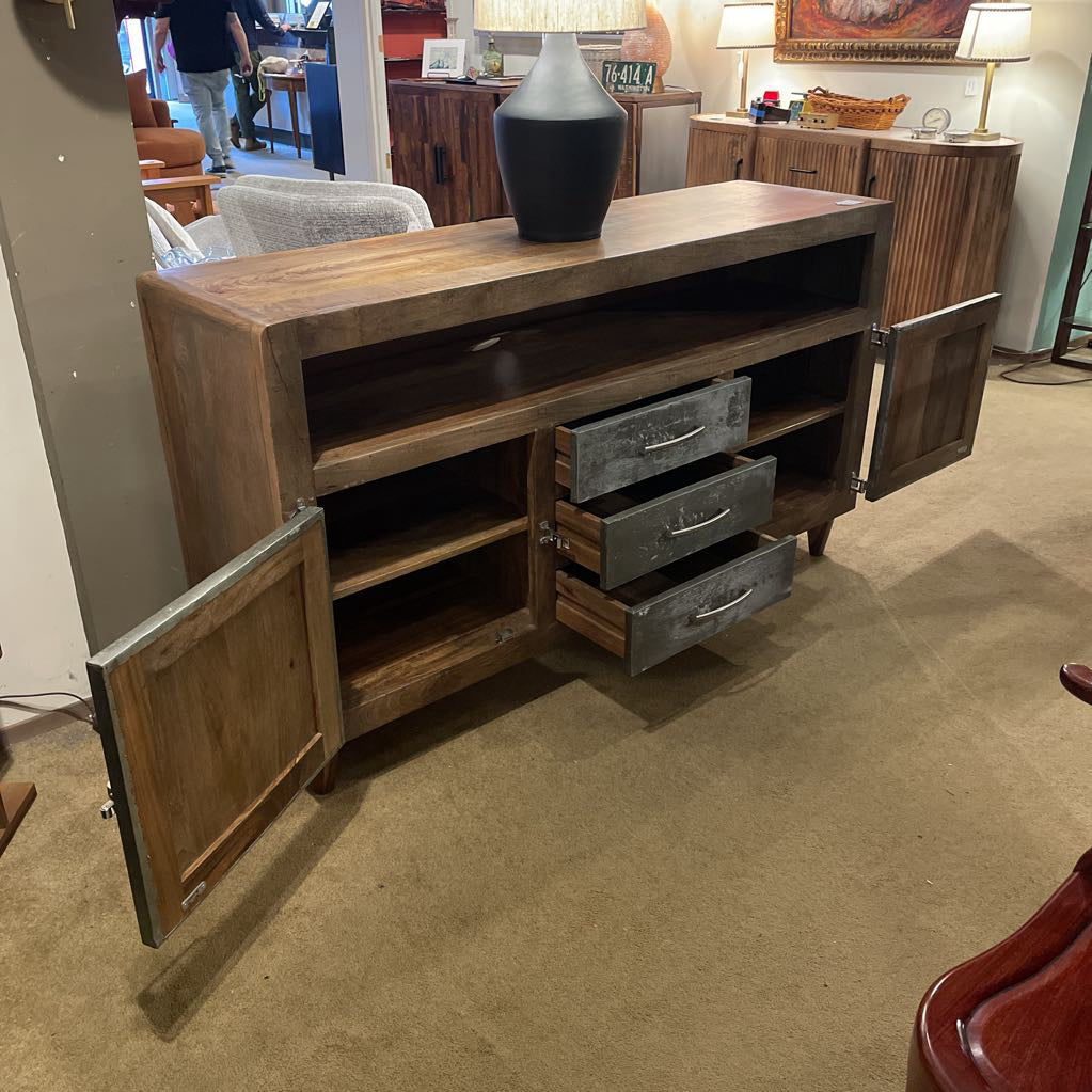 Plasma Console C CONSOLE TABLES