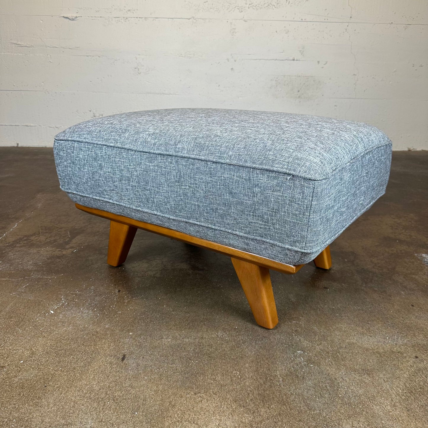 Odense Silver Ottoman