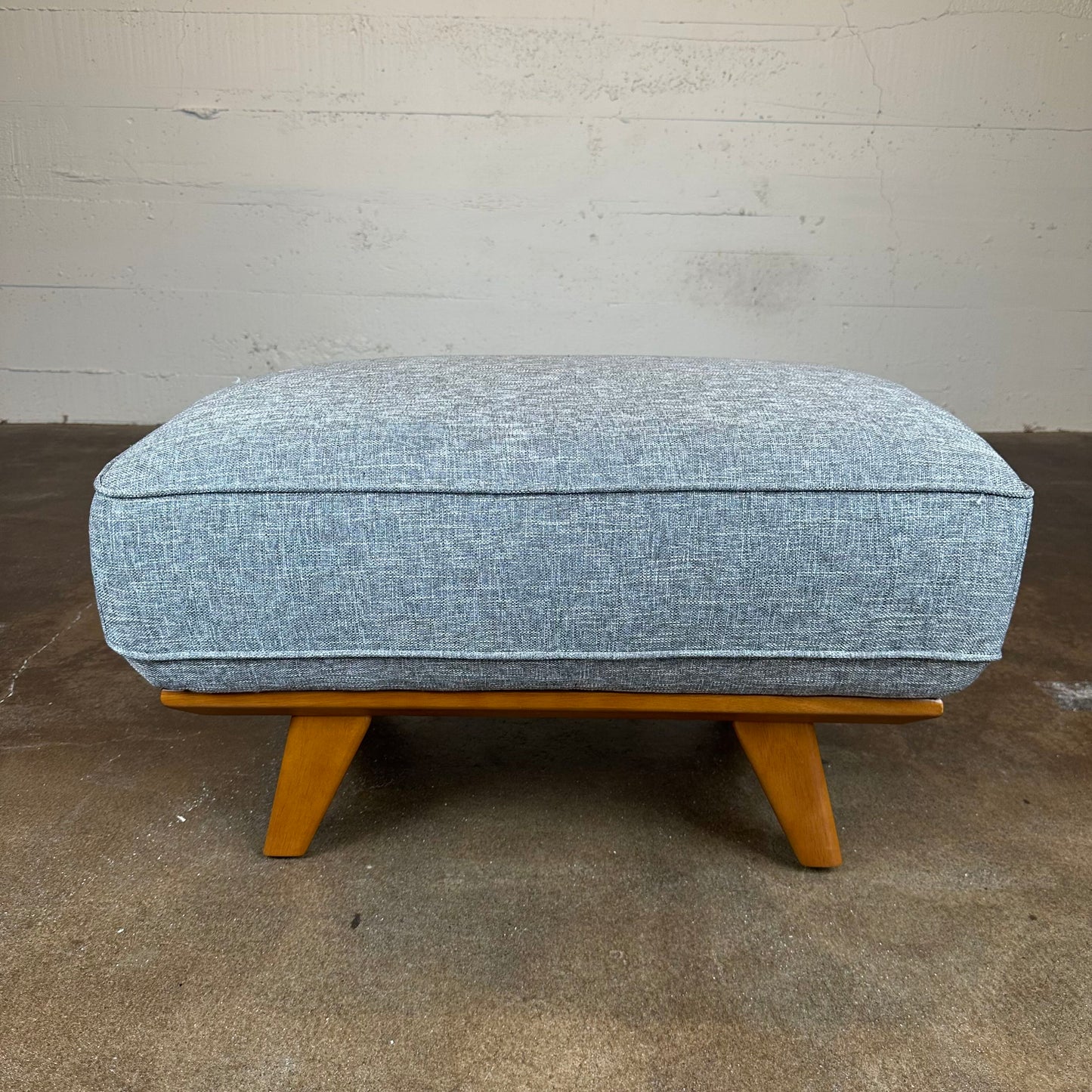 Odense Silver Ottoman