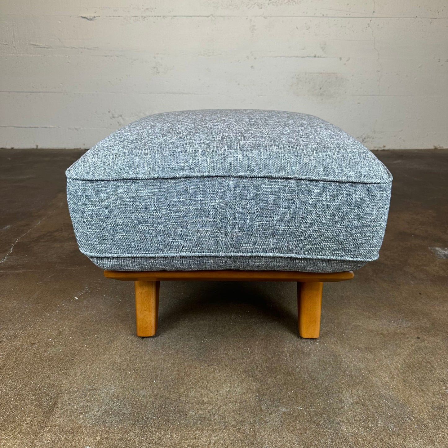 Odense Silver Ottoman