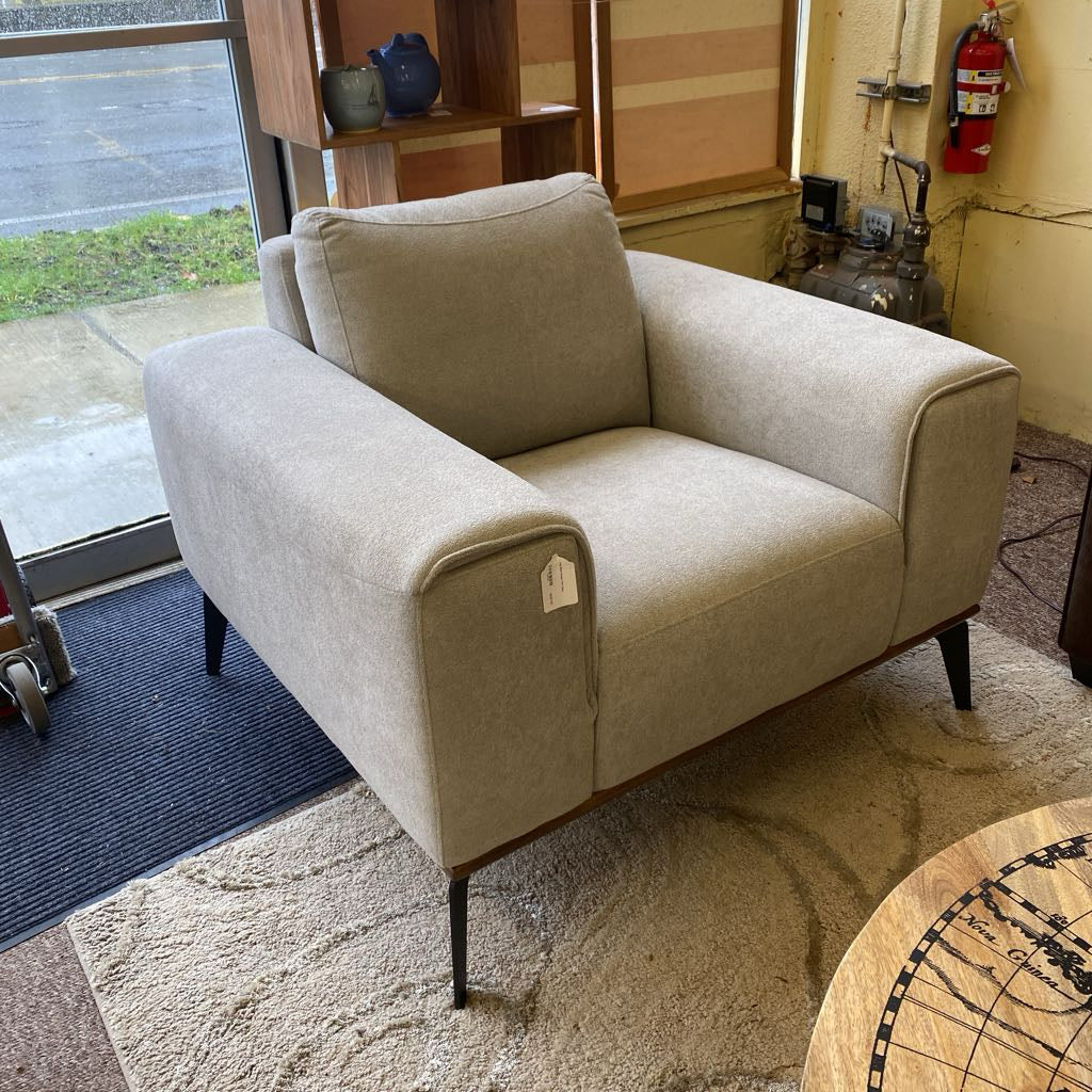 Fog Mod Wood Trim Chair U ACCENT CHAIRS