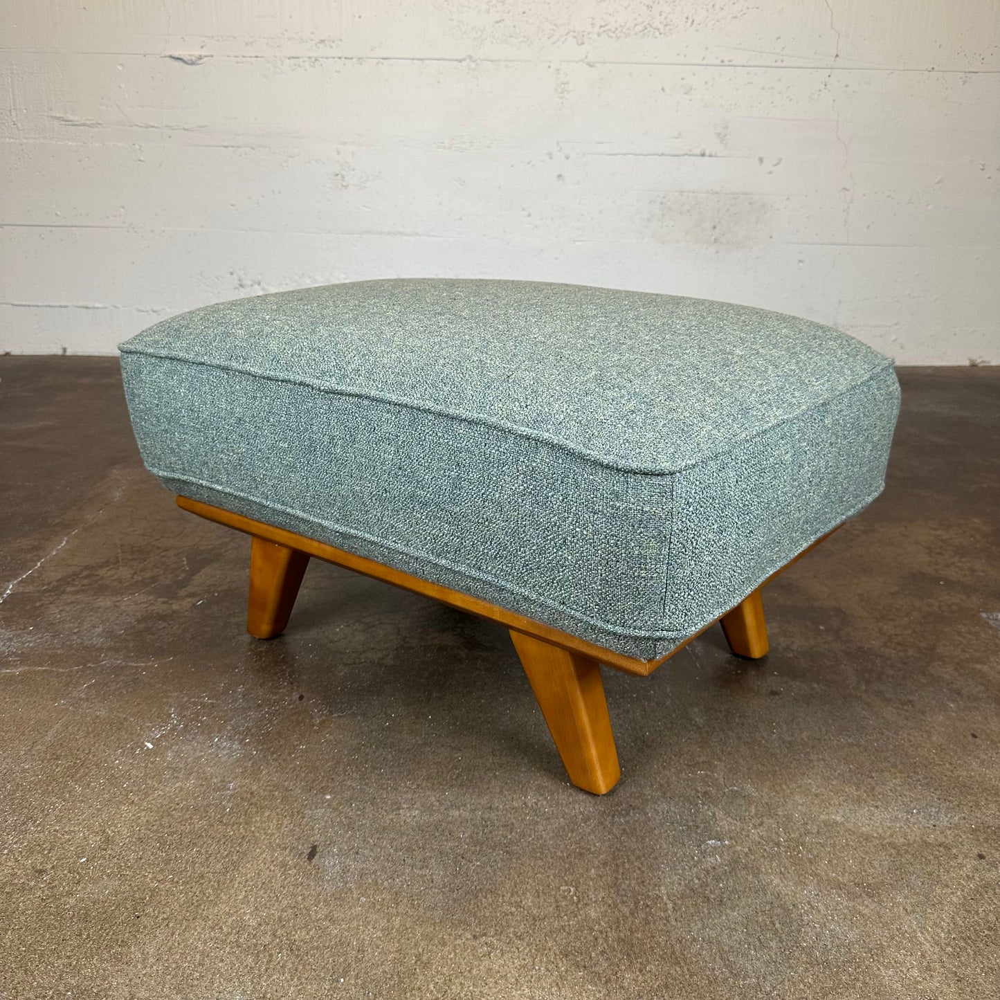 Odense Sage Ottoman