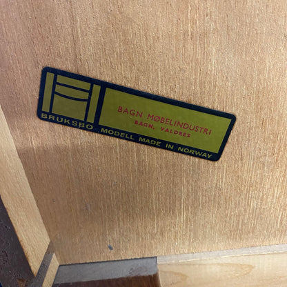 Wooden surface with a Bruksbo label on it