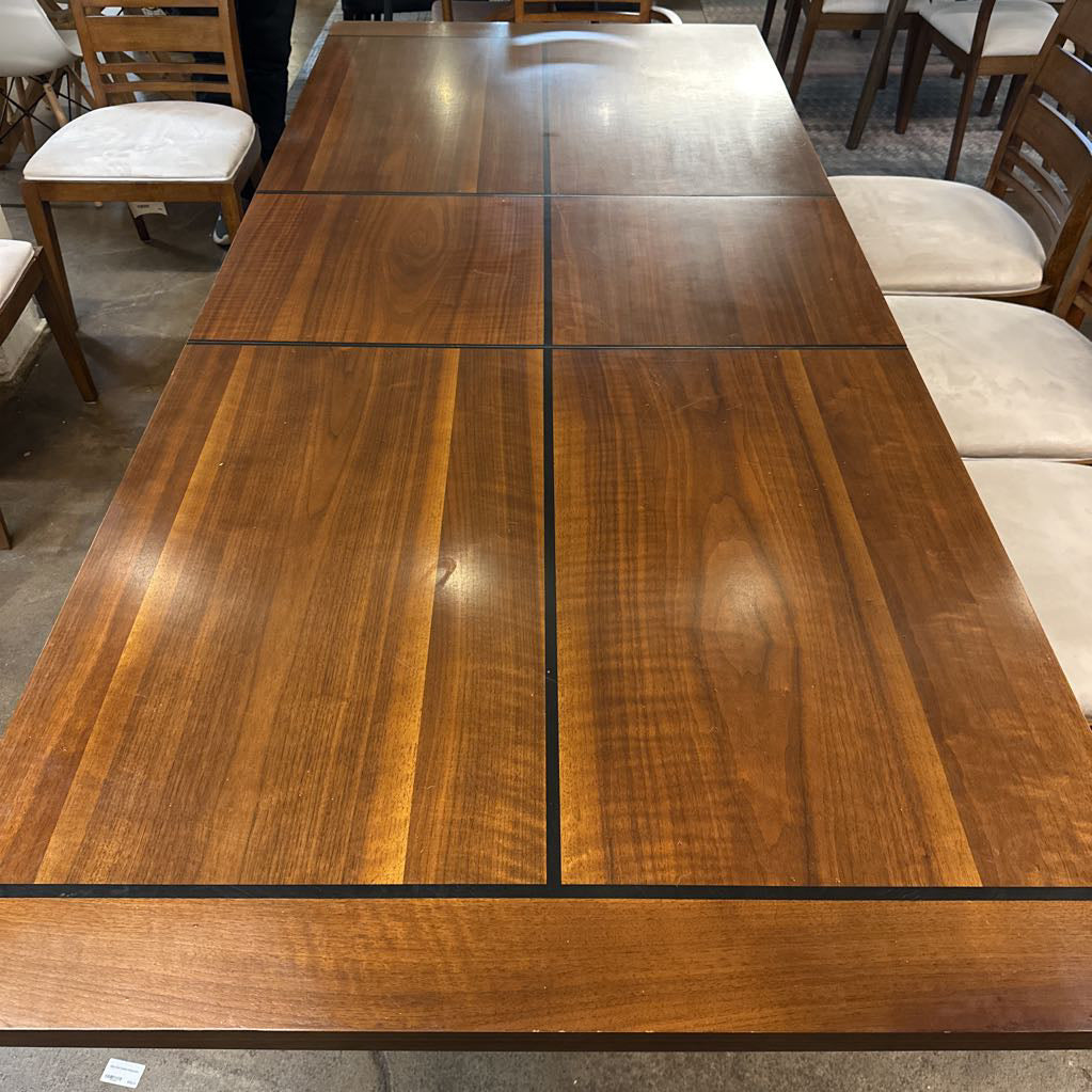 Thomasville Expanding Dining Table w/ 8 Matching Chairs C DINING TABLES