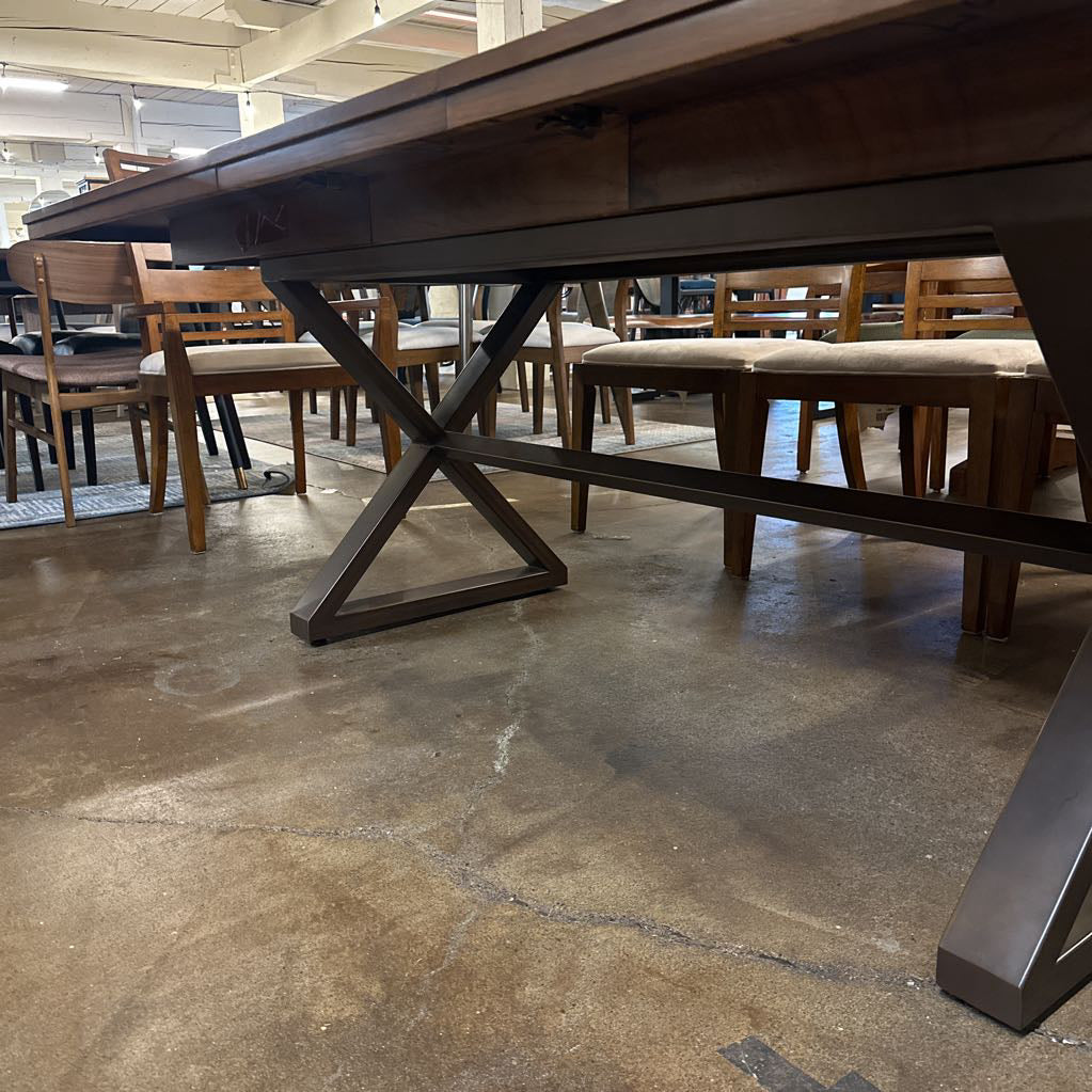 Thomasville Expanding Dining Table w/ 8 Matching Chairs C DINING TABLES