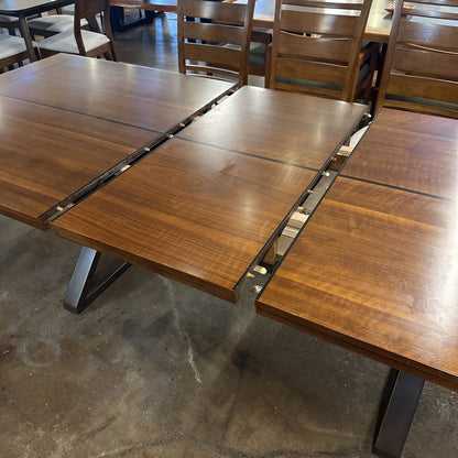Thomasville Expanding Dining Table w/ 8 Matching Chairs C DINING TABLES