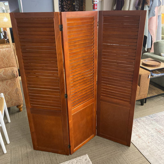 Short 3Panel Louvered Screen