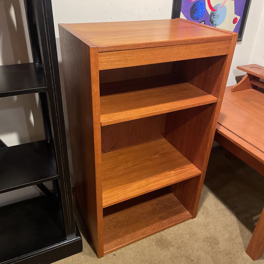 MC Teak Veneer Bookshelf/Record Storage w Pull Out Shelf C BOOKSHELVES
