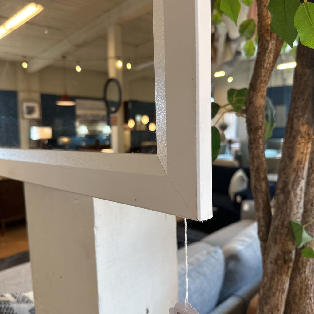 White Mirror C MIRRORS