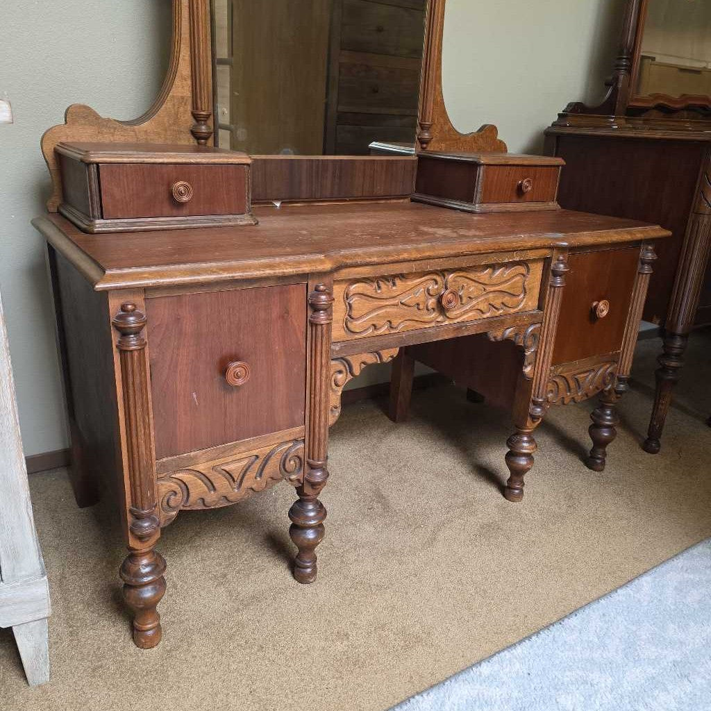 Vintage Carved Detail Vanity C VANITIES