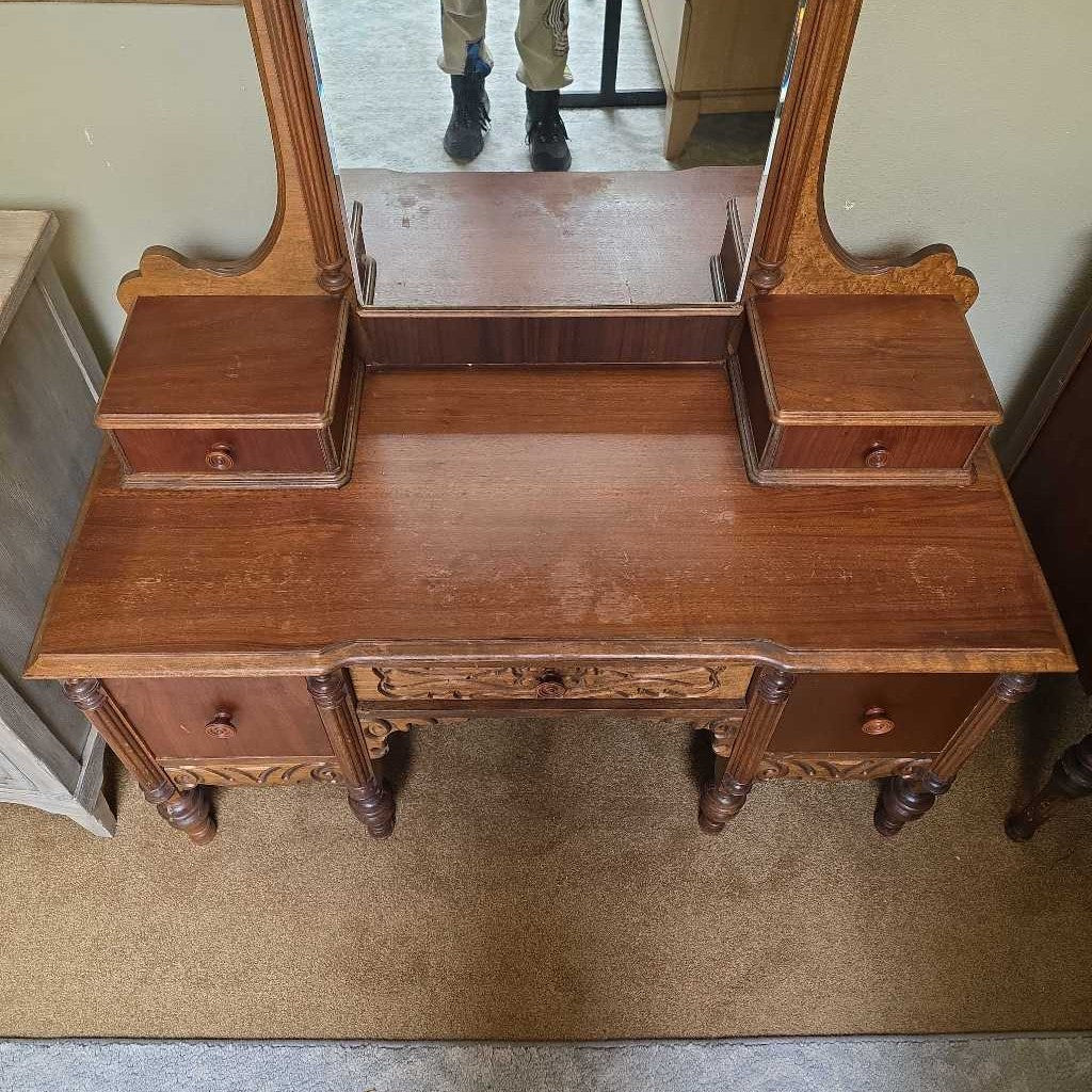Vintage Carved Detail Vanity C VANITIES