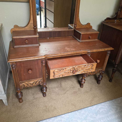 Vintage Carved Detail Vanity C VANITIES