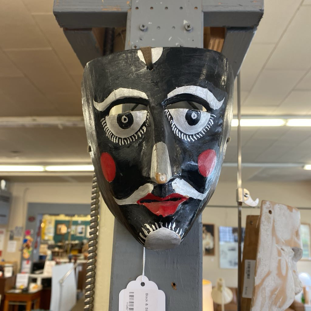 Black & Silver Long Nose Mask UNIQUE FINDS