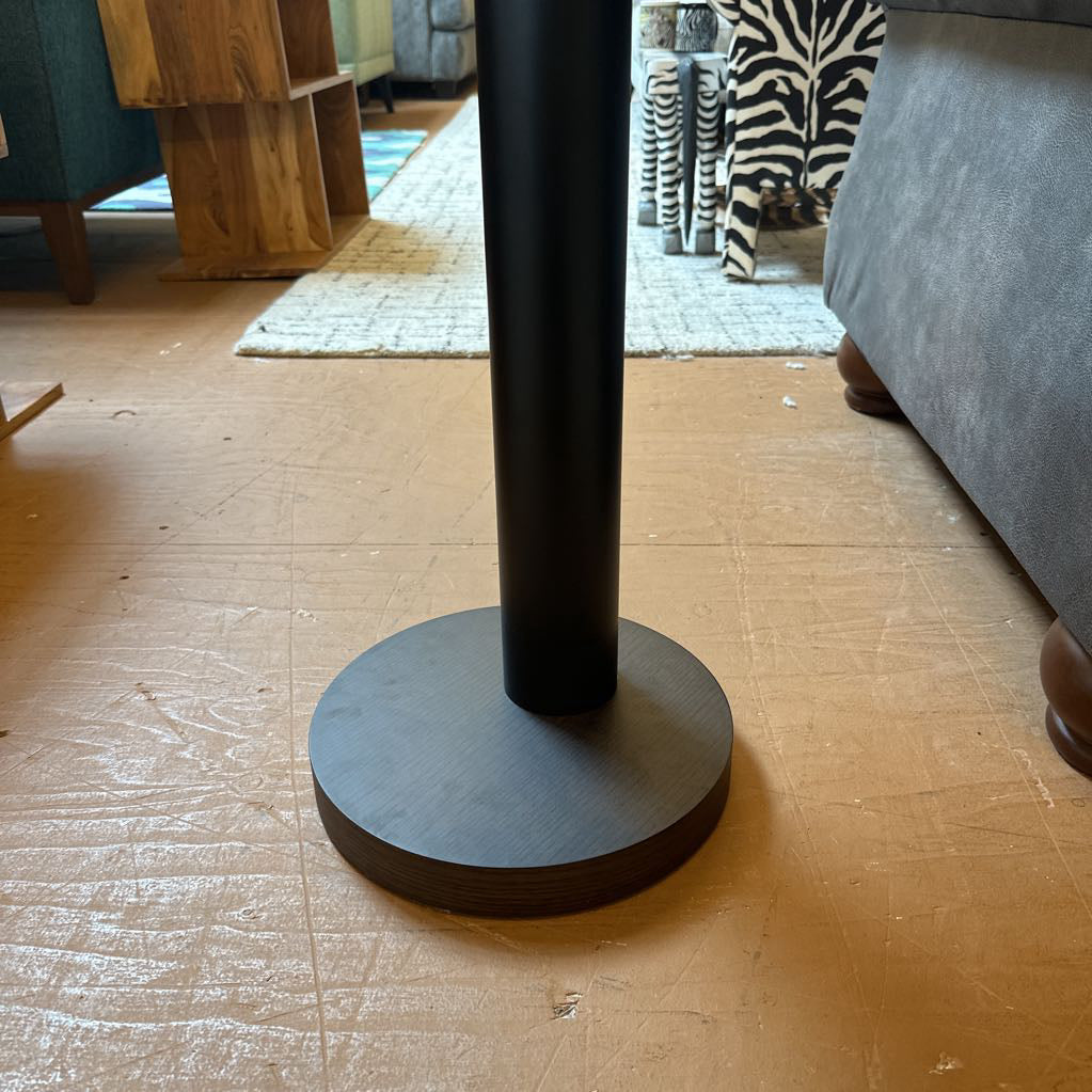 Cliff Pull Up Table C SIDE TABLES