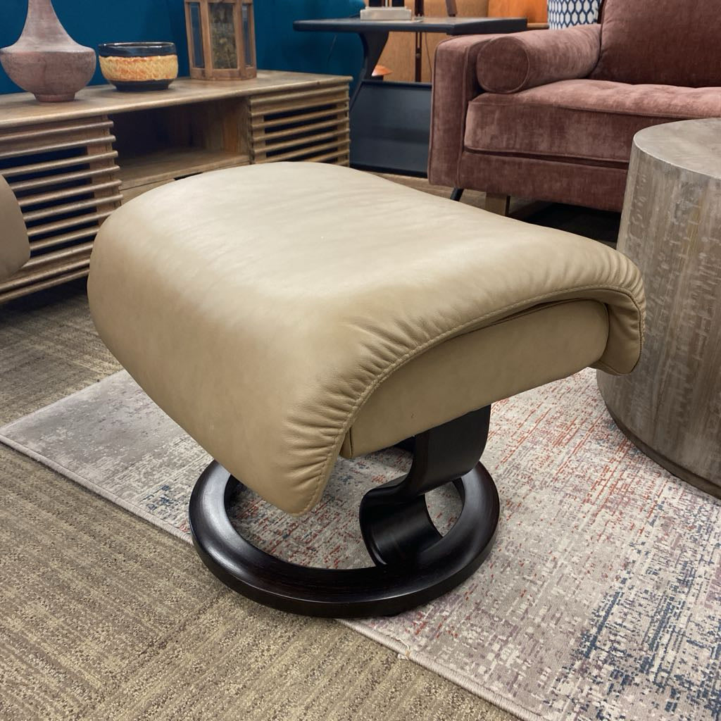 EKORNESS STRESSLESS Tan Leather Chair & Ottoman U ACCENT CHAIRS
