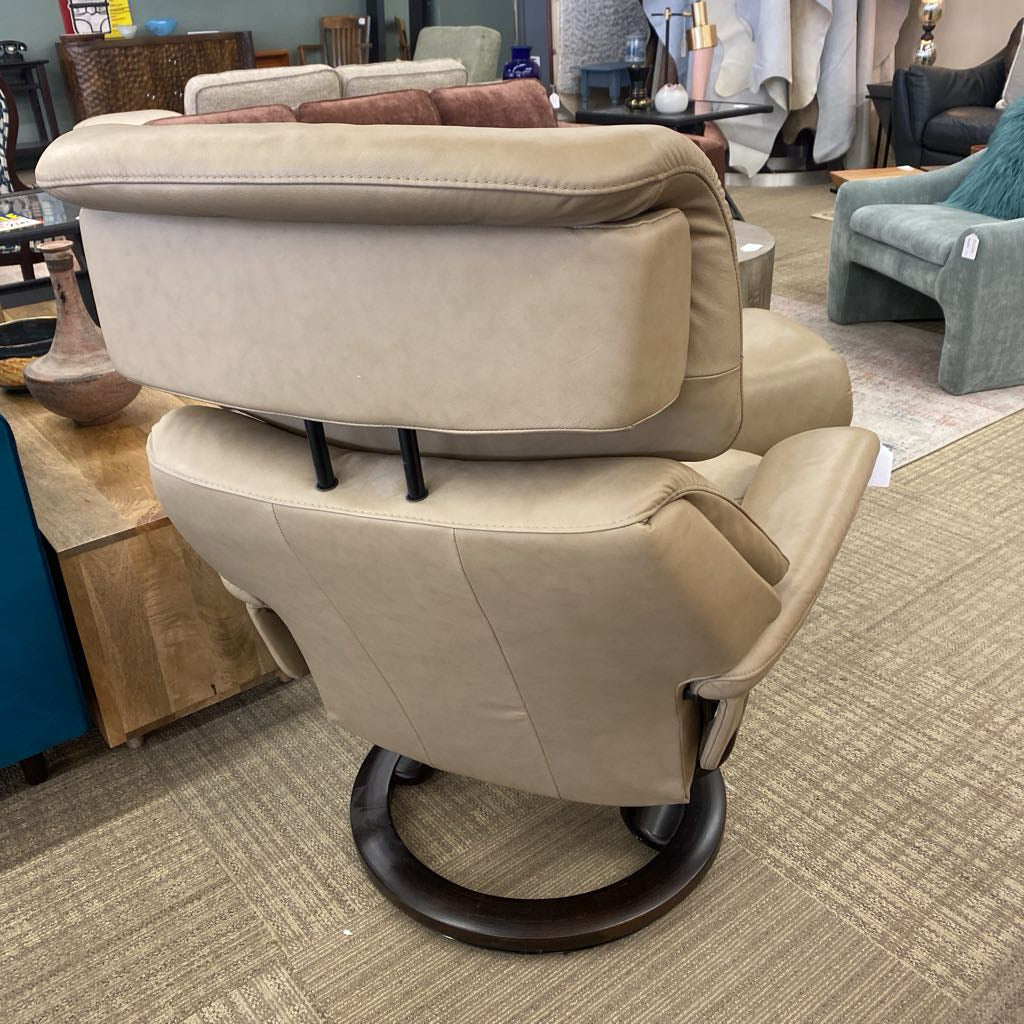 EKORNESS STRESSLESS Tan Leather Chair & Ottoman U ACCENT CHAIRS