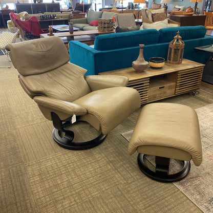 EKORNESS STRESSLESS Tan Leather Chair & Ottoman U ACCENT CHAIRS