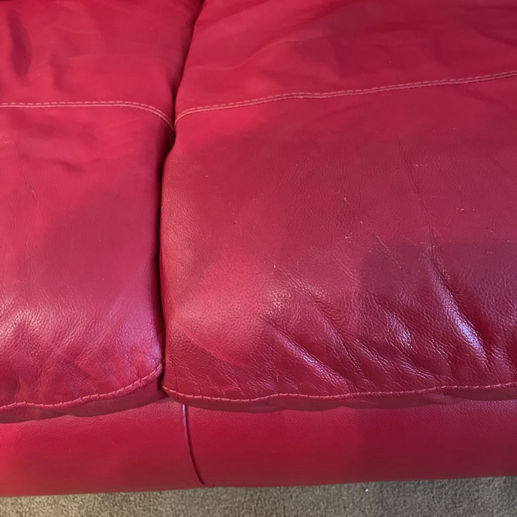 Cranberry Leather Loveseat w/ Black Feet