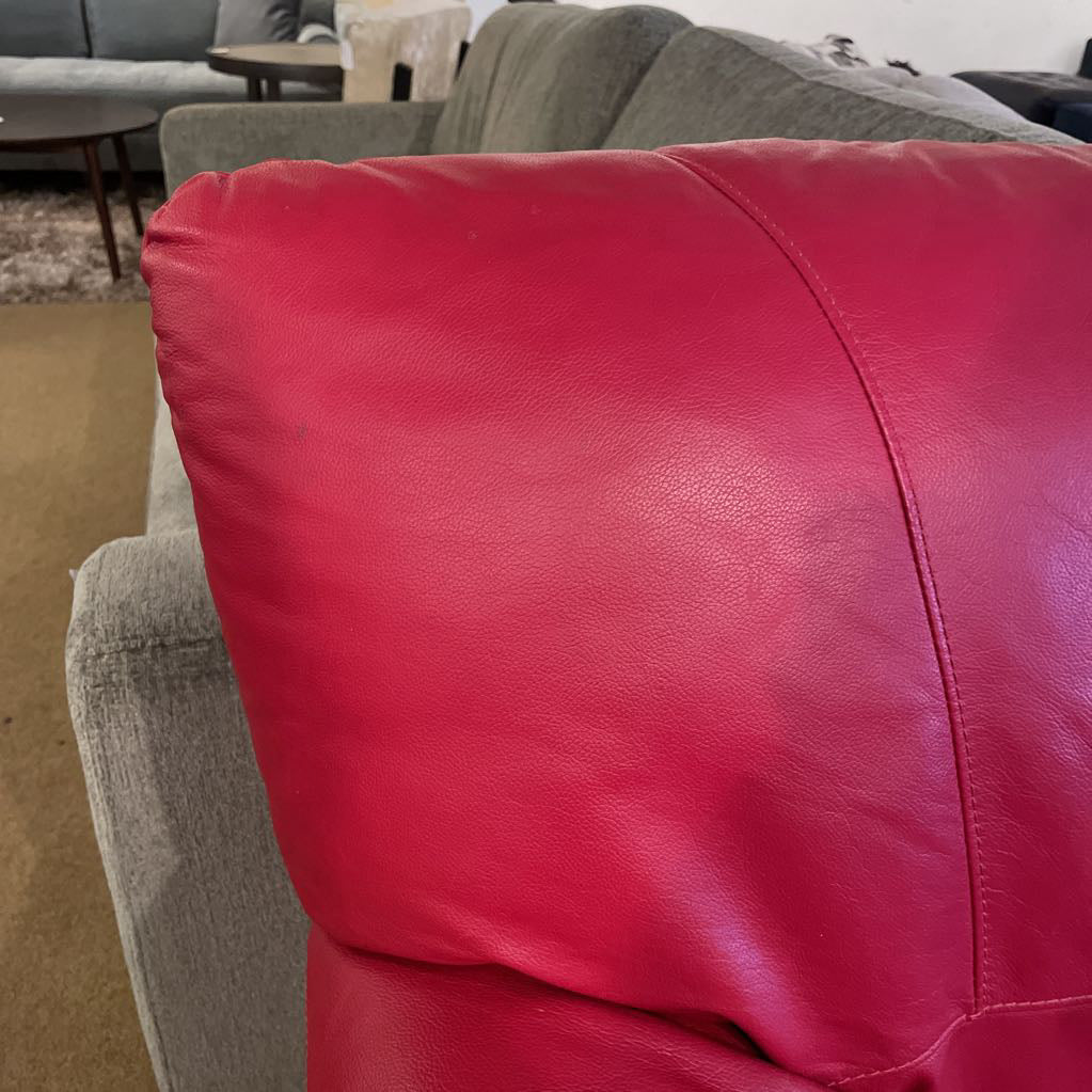 Cranberry Leather Loveseat w/ Black Feet