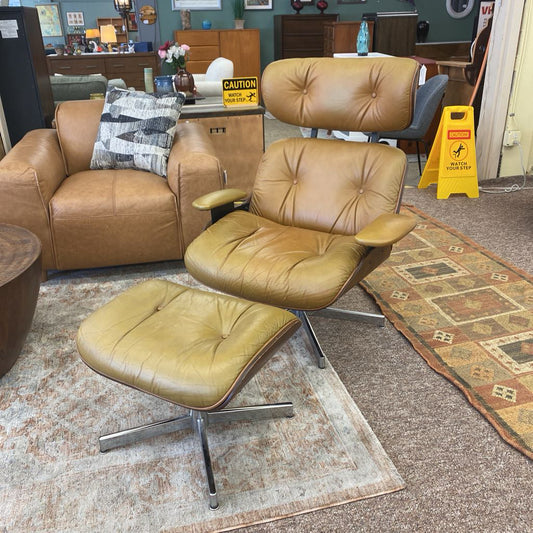 Mid Century Modern Butterscotch Lounge Chair & Ottoman (AS IS)