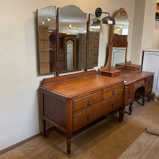 Vintage Oak 3 Drawer Trifold Mirror Vanity C VANITIES