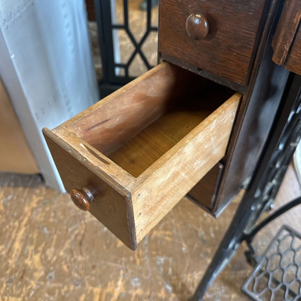 Singer Sewing Machine Treadle Table (Needs Belt) C DESKS