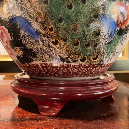 Round Asian vase with Pheasant on Round Stand SMALLS