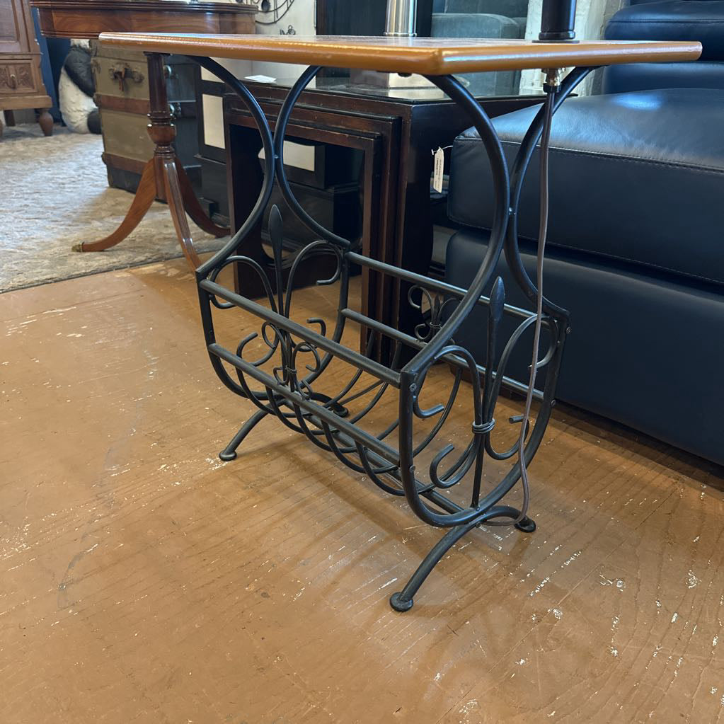 Small Magazine Table W/ Lamp C SIDE TABLES