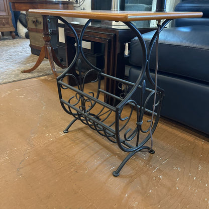 Small Magazine Table W/ Lamp C SIDE TABLES