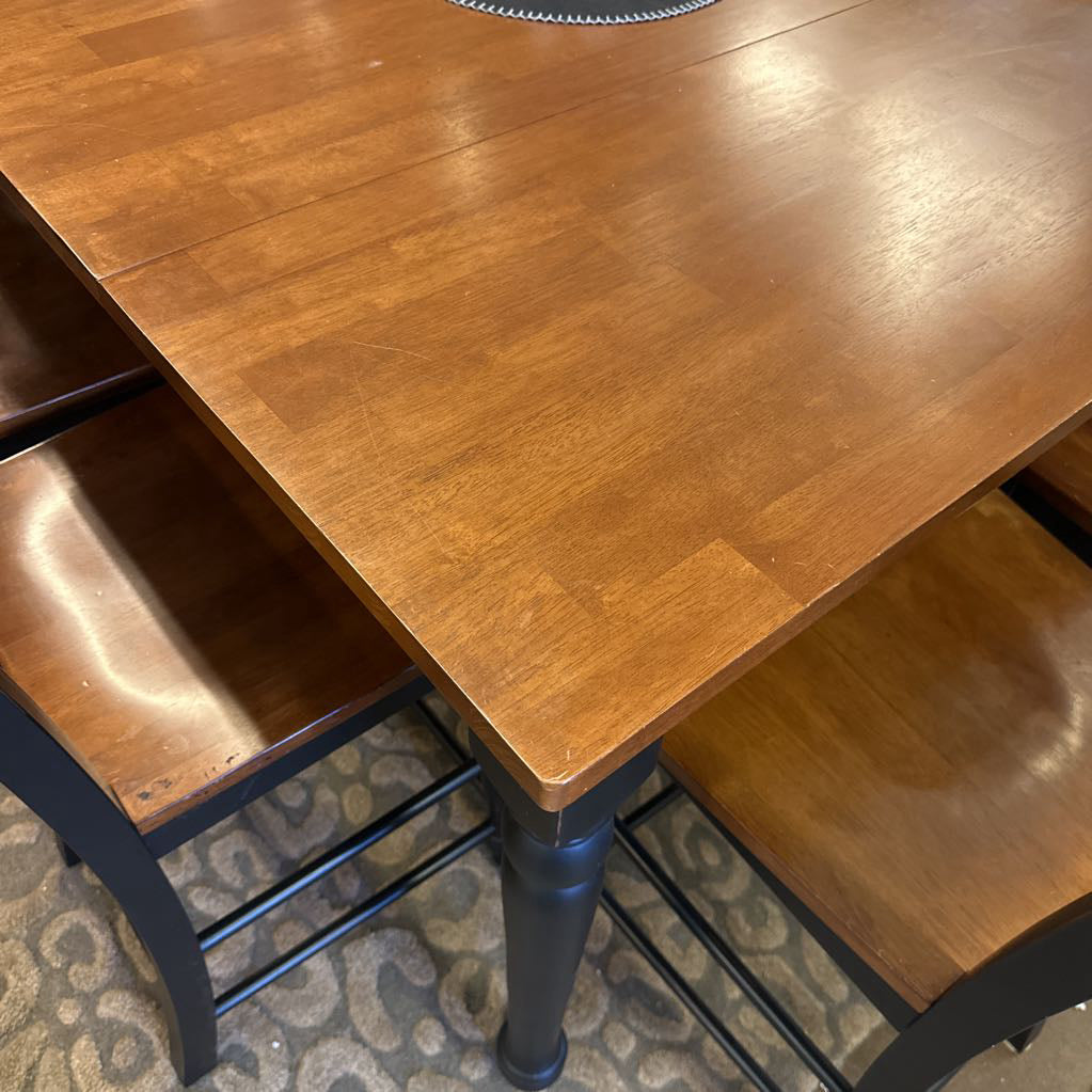 Small Wood Top Dining Table W/Leaf and 8 Matching Chairs C DINING TABLES