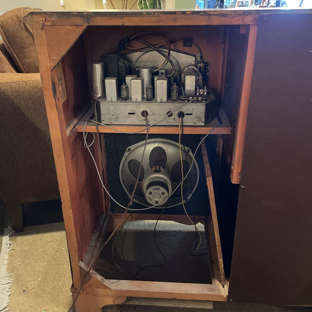 Mid Century (40's) Zenith Tube Radio Cabinet (Mono) MISC SOUND EQUIPMENT