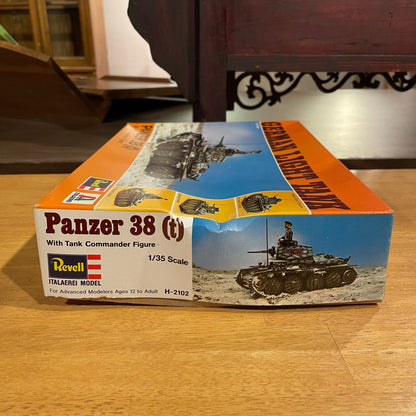 Revell/ItalaereiPanzer Tank Model Kit Vintage=AS IS