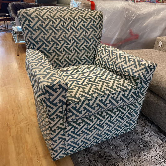 ETHAN ALLEN Green & White Patterned Swivel Arm Chair U ACCENT CHAIRS