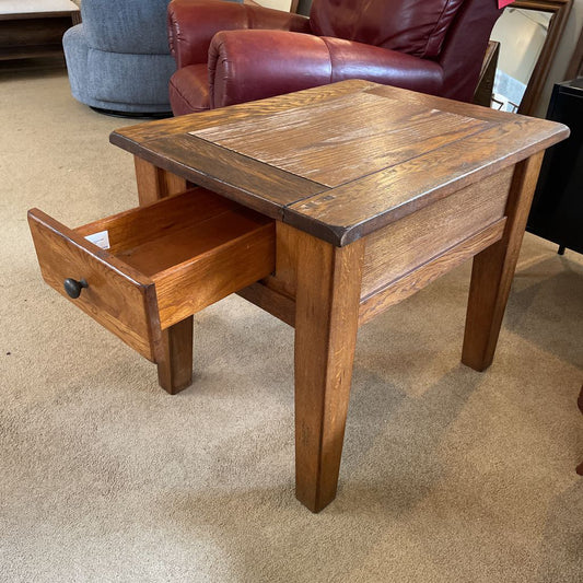 Craftsman Style Wooden End Table w/ 1 Drawer C SIDE TABLES