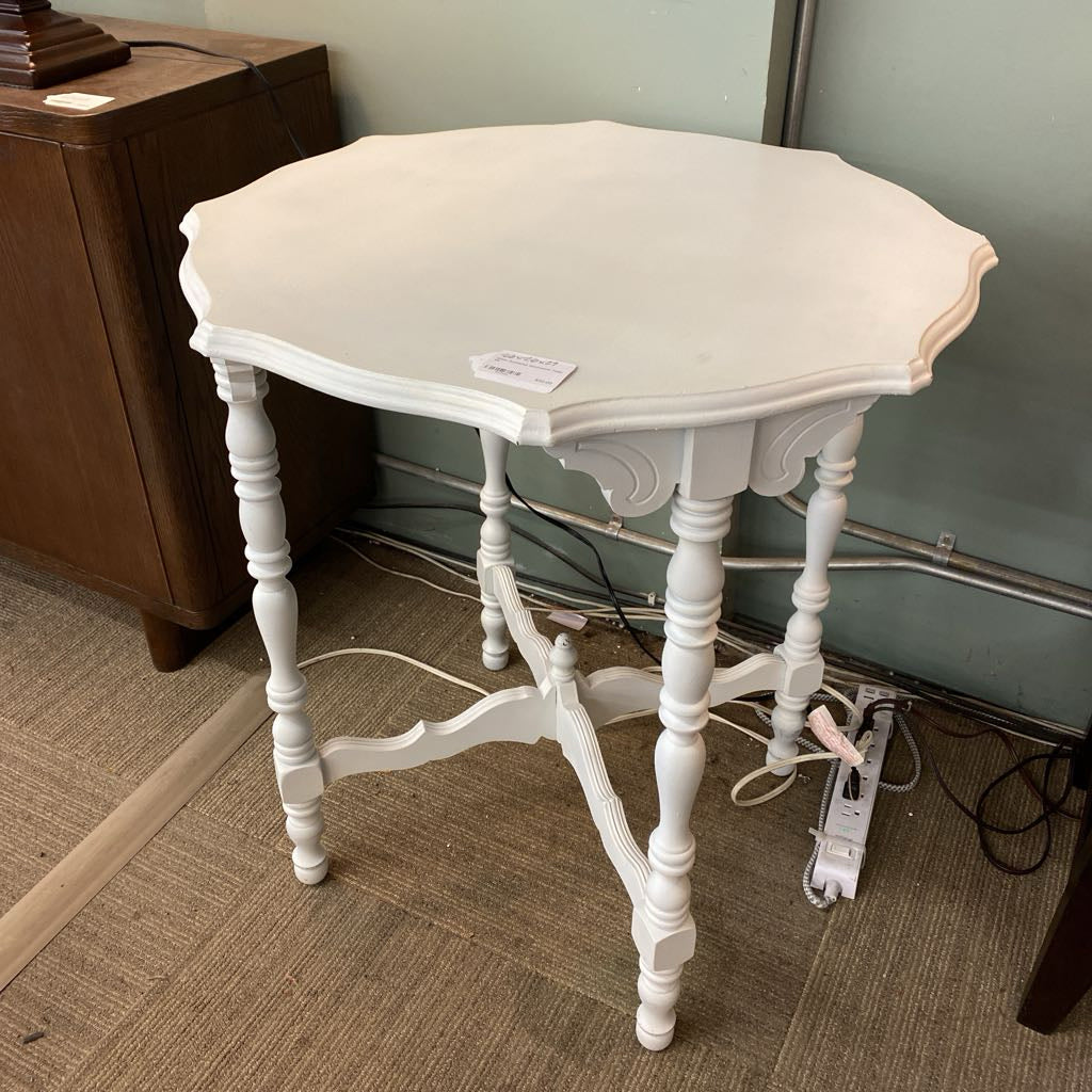 White Scalloped Occasional Table C SIDE TABLES