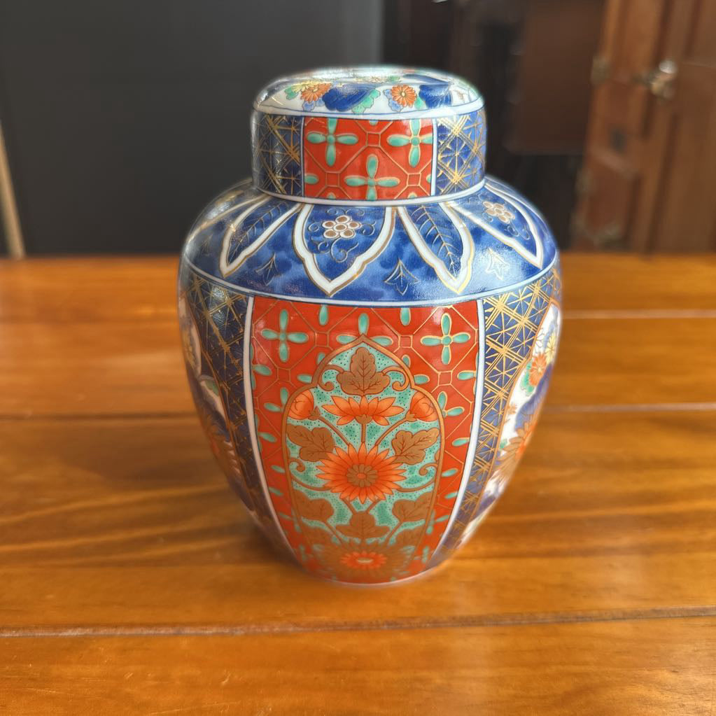 Small Asian Urn SMALLS
