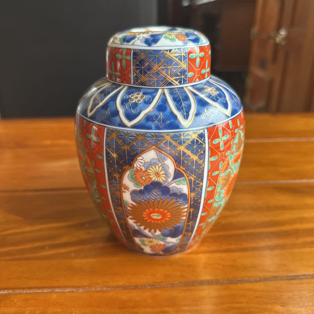 Small Asian Urn SMALLS