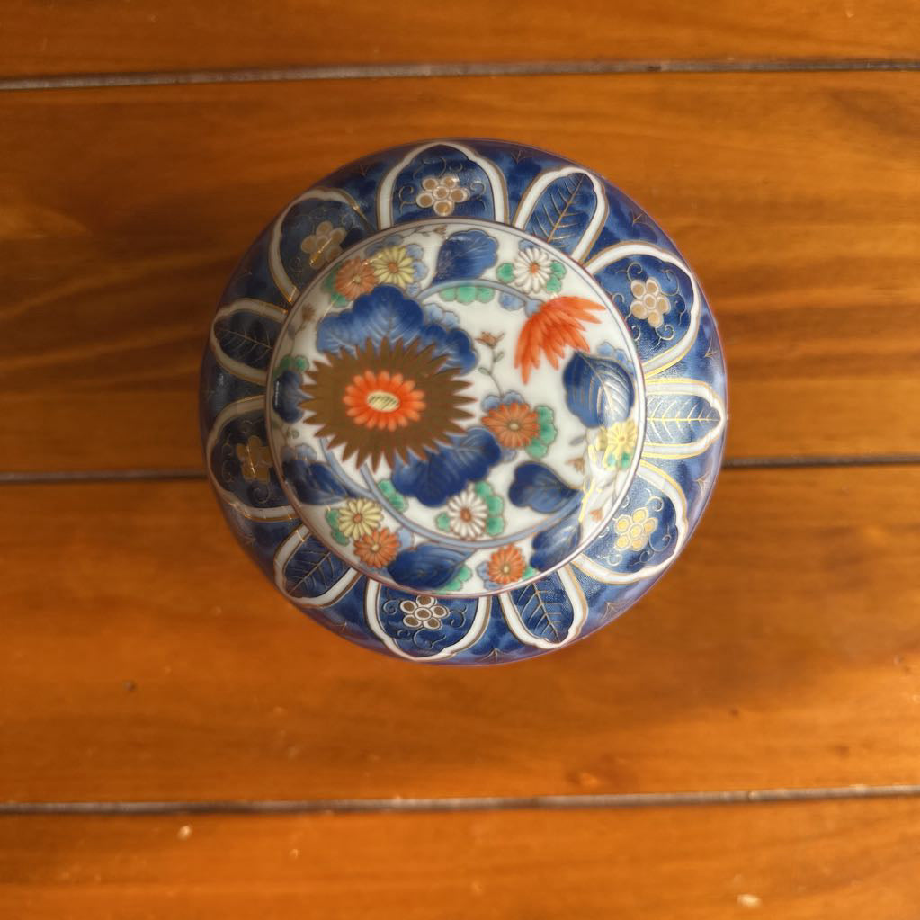 Small Asian Urn SMALLS