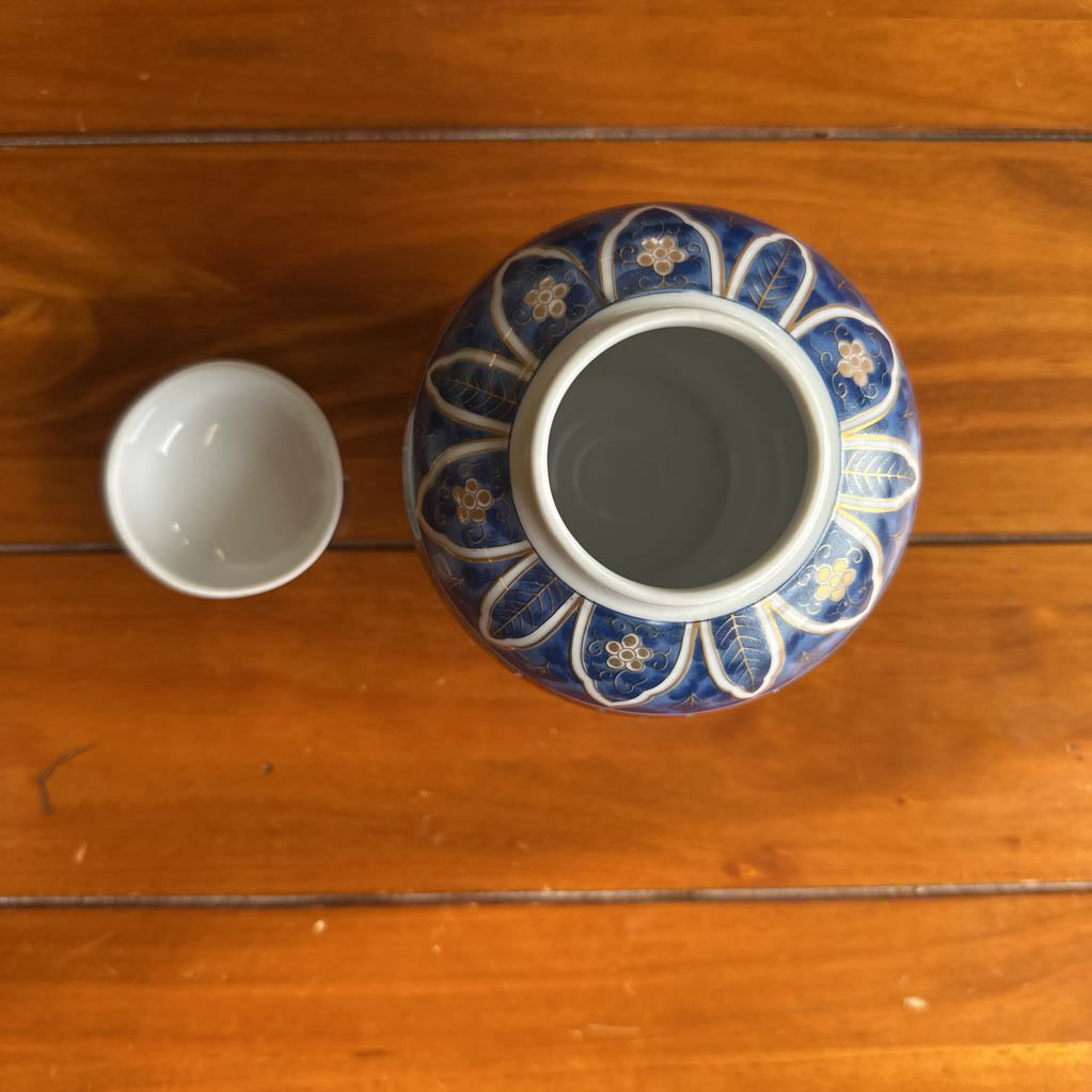 Small Asian Urn SMALLS