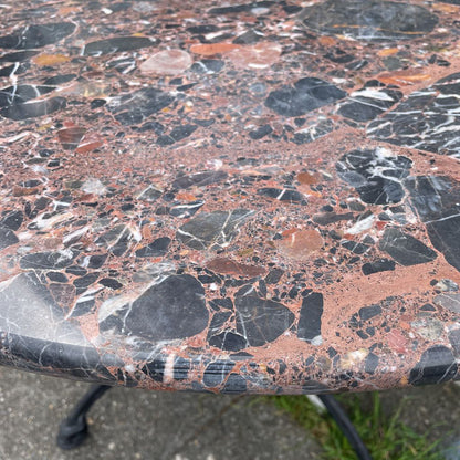 Detail of the red and black marble pattern on a round table