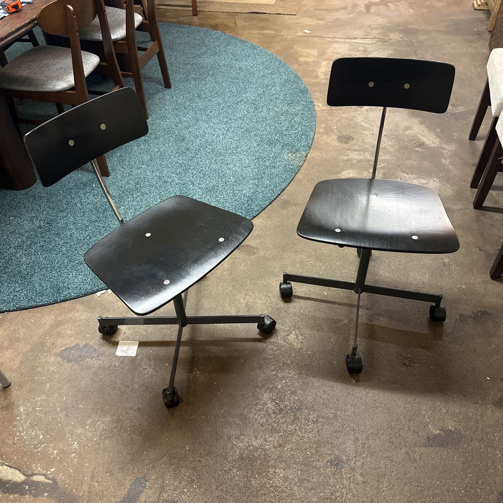 Simple Black Office Chair C OFFICE CHAIRS