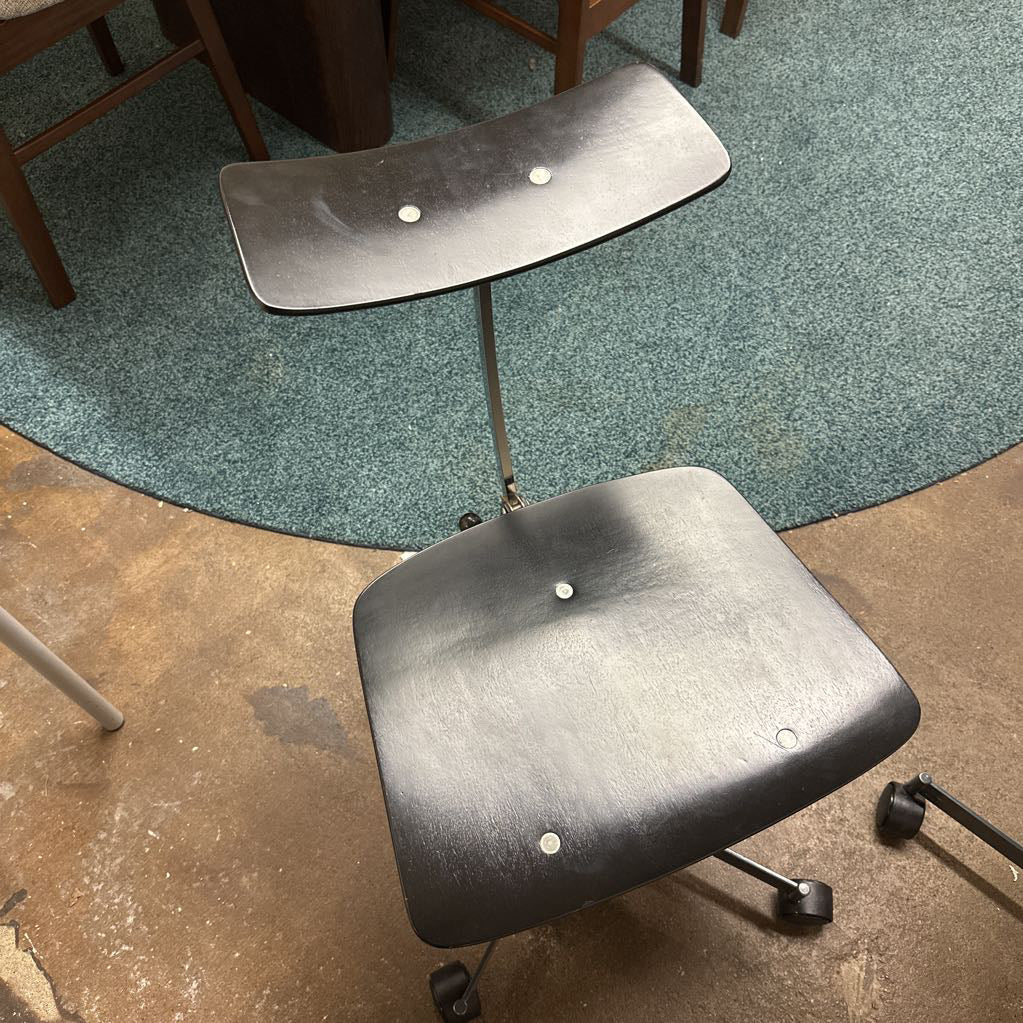 Simple Black Office Chair C OFFICE CHAIRS
