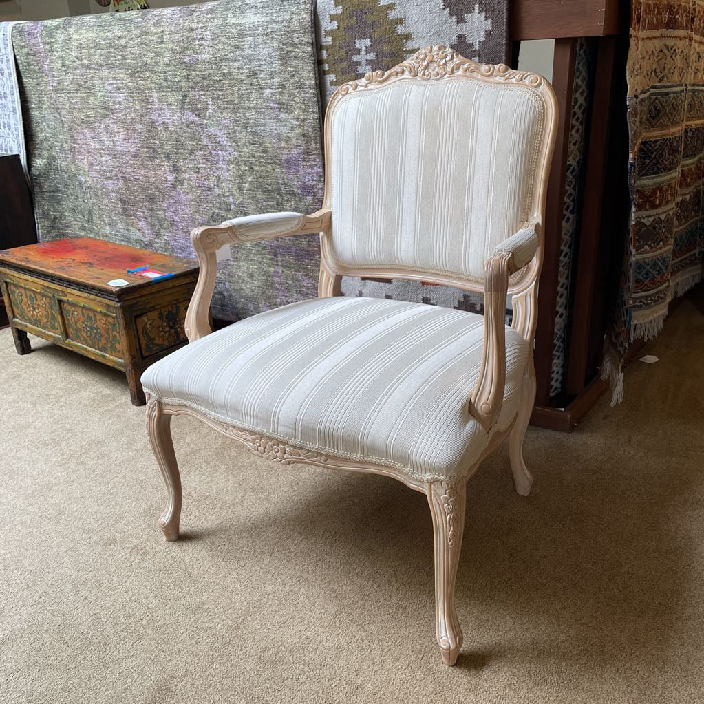 Light Wood French Style Striped Upholstry Accent Chair w/ Cabriole Feet U ACCENT CHAIRS